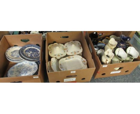 The boxes of assorted china to include: a set of J &amp; G Meakin 'Grosvenor' Art Deco part dinnerware decorated with cornuco