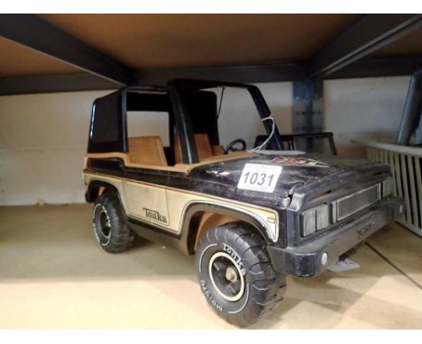 Two Tonka trucks, largest 44 x 25 x 23cm. Not available for in-house P&amp;P
