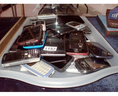 Quantity of mixed mobile phones to include Apple, Samsung and Microsoft. UK P&amp;P Group 2 (£20+VAT for the first lot and £4