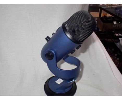 Blue broadcasting microphone. UK P&amp;P Group 2 (£20+VAT for the first lot and £4+VAT for subsequent lots) 