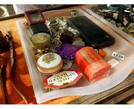 Tray of mixed collectables to include costume jewellery and drawing set. UK P&amp;P Group 1 (£16+VAT for the first lot and £2