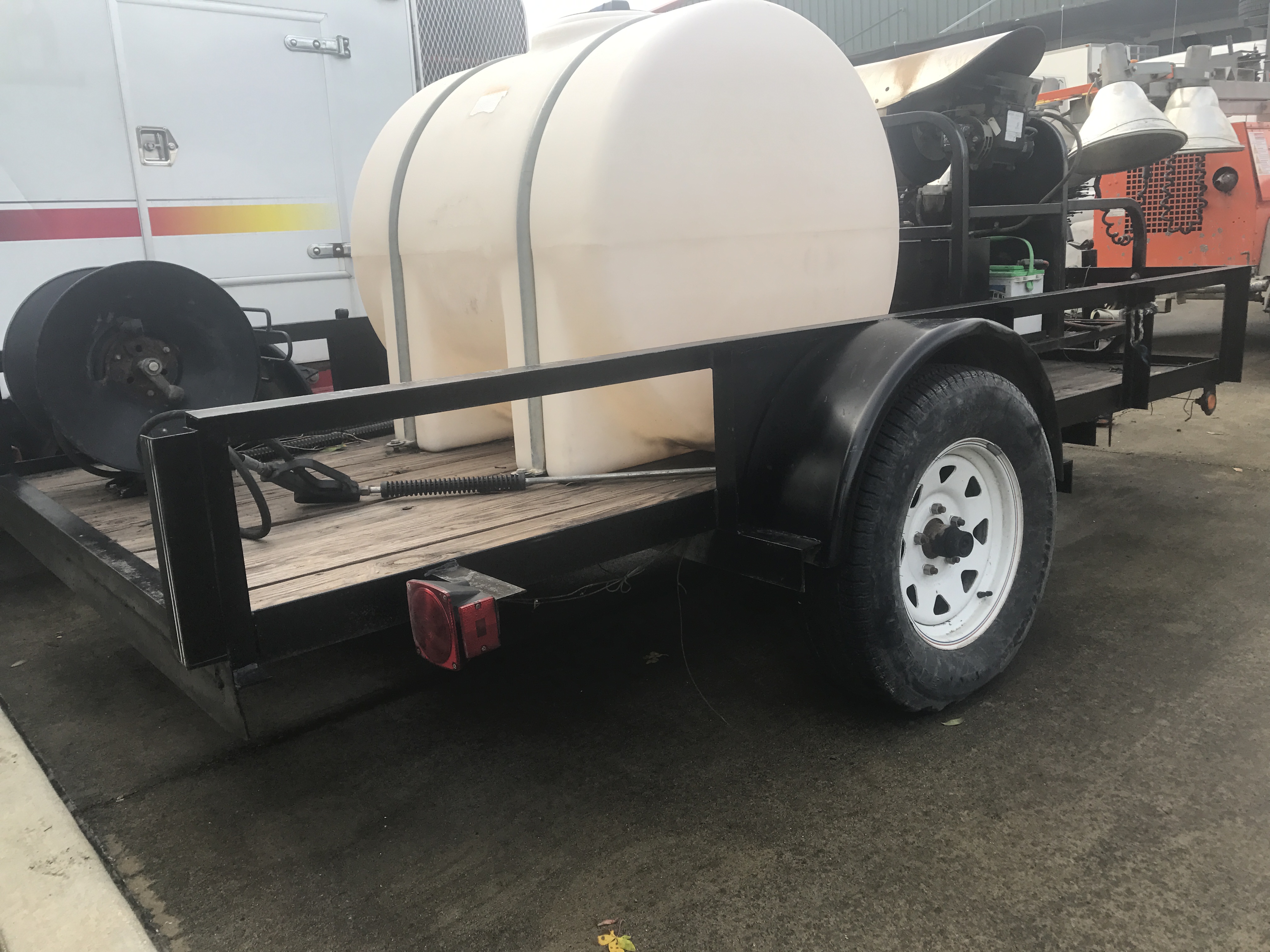 ALKOTA PRESSURE/STEAM WASHER TRAILER, 225 GALLON TANK, 18HP, MOD. 3500