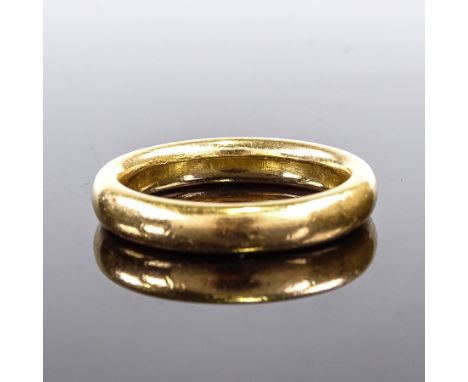 A mid-20th century 22ct gold wedding band ring, maker's marks WW Ltd, hallmarks London 1947, band width 4.1mm, size R/S, 10gV