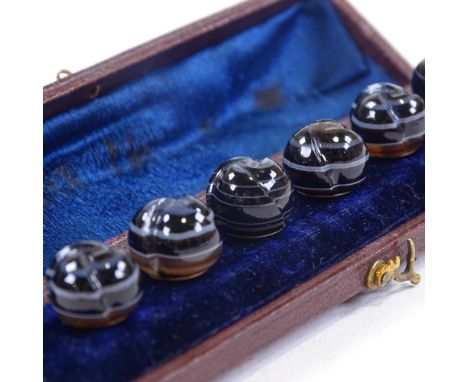 A Victorian set of 6 polished and carved banded agate studs, stud diameter 12.3mm, 13.4g total, in fitted caseAll in very goo