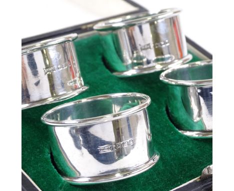 A set of 4 George V silver napkin rings, plain form with raised edges, by Walker & Hall, hallmarks Sheffield 1917, band width