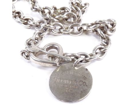 TIFFANY & CO - a 1994 Italian sterling silver arrow and heart clasp chain necklace, with Return to Tiffany tag, necklace leng