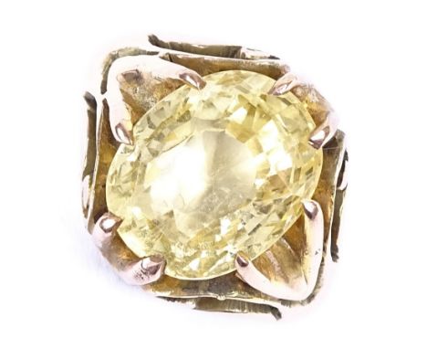 An unmarked rose gold yellow sapphire dress ring, oval-cut pale yellow sapphire approx 8.2ct, sapphire weight calculated from