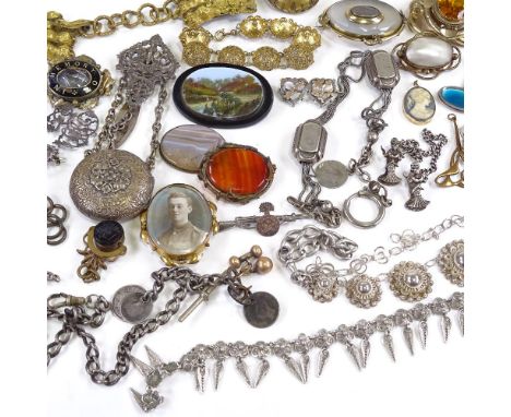 Various jewellery and collectables, including Victorian lace agate hair mourning brooch, gilt-metal lion paw buckle, silver b