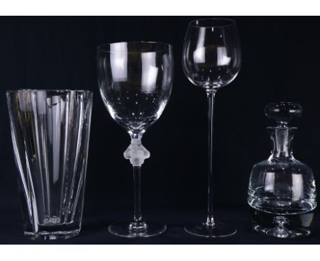 (lot of 4) Art glass group, consisting of a lidded decanter with a bubble inclusion, a Lalique Roxane flower vase, in the for