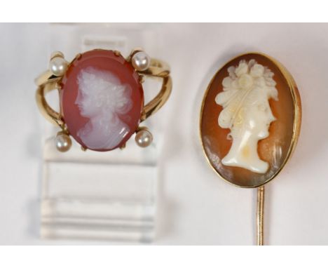 (Lot of 2) Cameo, cultured pearl and yellow gold jewelry
Including 1) hardstone cameo, cultured pearl and 14k yellow gold rin