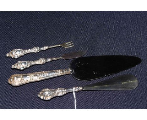 Silver handled cake slice, shoe horn, butter knife and fork (4)