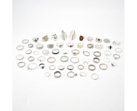 A large collection of white metal rings. The lot to include; white stones, solitaire rings, ring fragments, cluster ring, cro