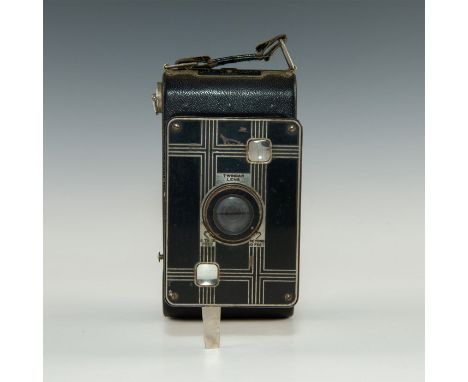 Front folder with splendid Art Deco styling from iconic Kodak co.The Jiffy Kodak Six-20 was a folding camera for 620 film mad