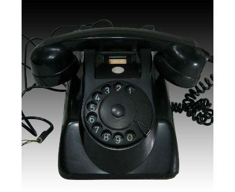 Rotary dial, Bakelite handle. Original cord. Manufacturer shield.Manufactured by Ericsson for PTT, the Netherlands state-owne