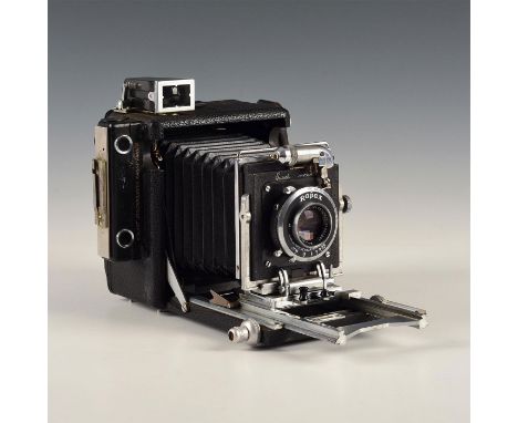 Iconic style of bellows camera used from the 20's-50's.Equipped with a Kalart coupled rangfinder, Rapax shutter, and Wollensa