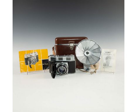 Chrome with black leatherette exterior. ManyBuilt in meter that responds to light. Zenon lens. Working meter. Hard leather, v