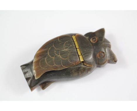Antique Horn Snuff Box, modelled as an owl, approx 6 cms h.