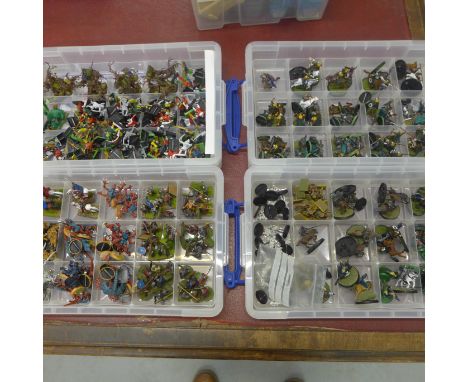 Games Workshop - A collection of mainly plastic figures Lord of the Rings, Riders of Rohan, Wolf Riders, some WWII Italian, H