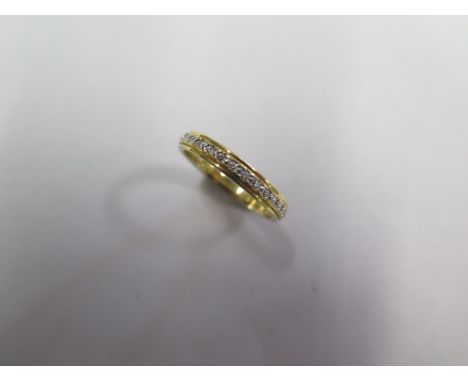 An 18ct gold and platinum Brown and Newirth hallmarked ring - approx weight 3.4 grams - in good condition 