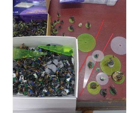 A large collection of Games Workshop Warhammer Lord of the Rings, both plastic and metal, painted and unpainted 