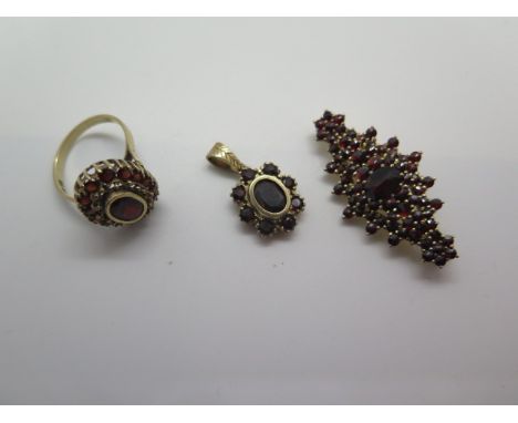 A garnet gilt brooch, marked G.900, 4cm wide, approx 7.3 grams, a gold garnet pendant, 2.5 cm long marked 333, approx 2.9 gra