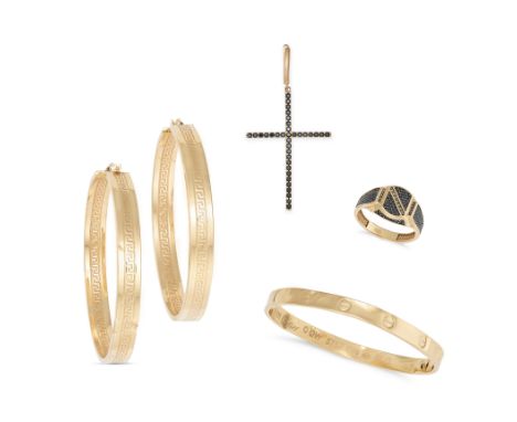 A COLLECTION OF GOLD JEWELLERY including a pair of earrings in 14ct yellow gold, the earrings with Roman design stamped 585, 