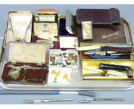 GENTLEMAN'S COLLECTABLES, a mixed quantity to include mahogany cased scales and weights for diamonds by W T Avery with leathe