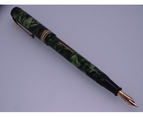 CONWAY STEWART - Vintage (1950s) Green Marble Conway Stewart No. 388 fountain Pen with gold trim (triple cap bands) and 14ct 