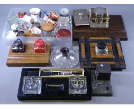VINTAGE INK WELLS &amp; DESK TIDYS a quantity including an oval travel ink well with chase type decoration