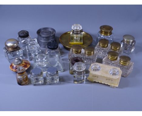 VINTAGE INK WELLS a mixed quantity including double lidded examples