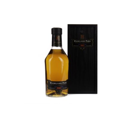 HIGHLAND PARK 1967 Single Malt Scotch Whisky Bottled 1991. 70cl, 43% volume, in wooden box.