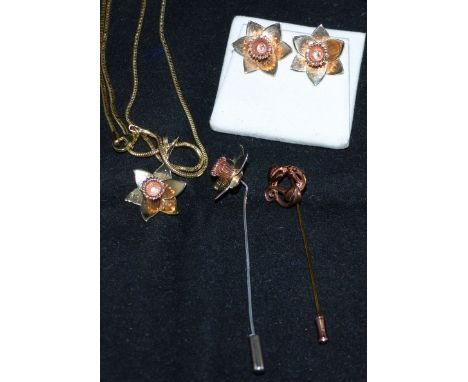 A Clogau 9 carat gold stick pin; a daffodil motif necklace; a pair of matching earrings; a sterling pin