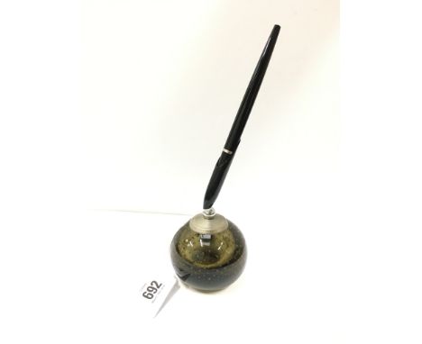 A Parker 51 desk pen on Whitefriars glass stand.