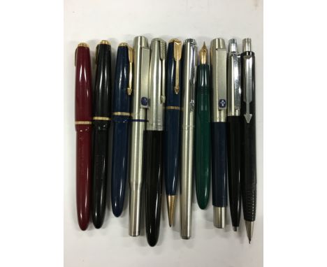 A group of vintage Parker fountain pens and propelling pencils, some with 14 carat gold nibs.