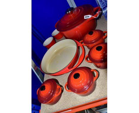 A GROUP OF LE CREUSET COOKWARES, comprising a cast iron round casserole dish with cover, diameter 24cm, four stoneware Petite
