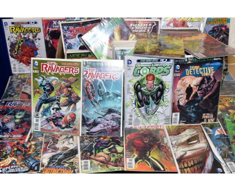 LARGE QUANTITY OF DC NEW 52 COMICS, approximately 300 comics, almost entirely from DC's New 52 reboot, including Detective Co
