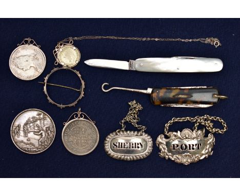 ASSORTED SILVER AND WHITE METAL ITEMS, to include a Georgian silver 'Sherry' decanter label, makers mark rubbed, London 1831,