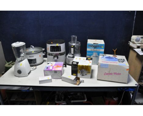 A COLLECTION OF KITCHEN ELECTRICALS comprising of a Magimix Le Glacier 1.1 in box, a Cuisineart FP-8WBC food processor, a Coo