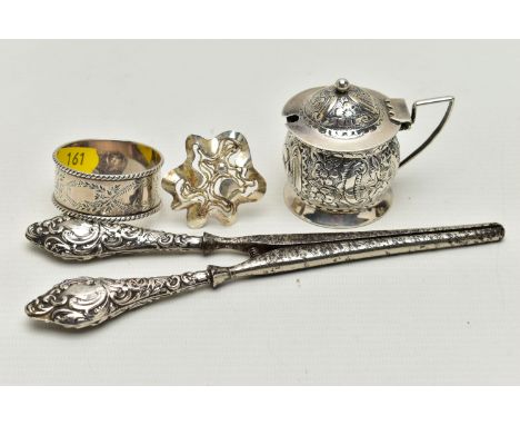 FOUR SMALL PIECES OF SILVER, comprising a late Victorian mustard with floral repoussé decoration and blue glass liner, makers