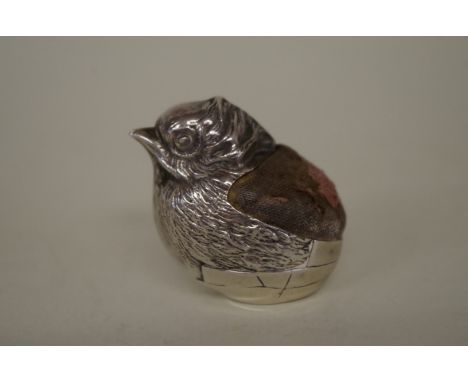 An Edwardian silver chick pin cushion,&nbsp;probably by Samson &amp; Morden Co Ltd,&nbsp;Chester (marks rubbed), 4cm high. 