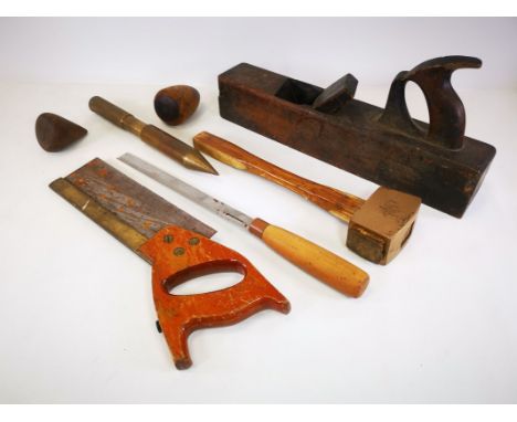 Two trays of assorted vintage tools,  to include saws, mallet and wood plane (quantity)  