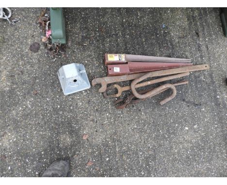 Old Tools, Met Post etc 