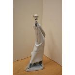 A Lladro porcelain figure 'The Doctor', number 4602 and stands at 37cm tall.