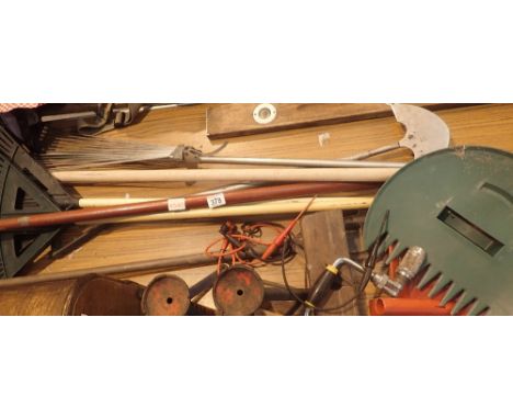 Collection of mixed tools including gardening. This lot is not available for in-house P&amp;P. 