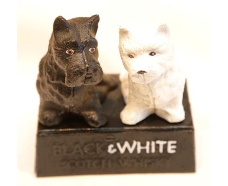 Cast iron Black &amp; White Whisky dogs, H: 15 cm. P&amp;P Group 2 (£18+VAT for the first lot and £2+VAT for subsequent lots)