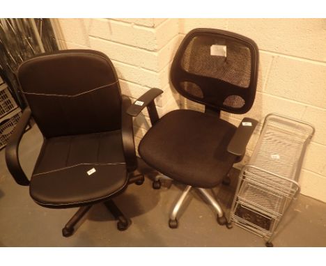 Two upholstered office chairs on swivel bases and an aluminium shelf unit. This lot is not available for in-house P&amp;P. 