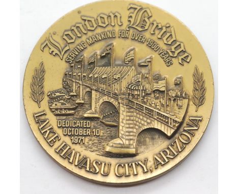 Brass commemorative table medal for the transfer of London Bridge to America, D: 7 cm. P&amp;P Group 1 (£14+VAT for the first