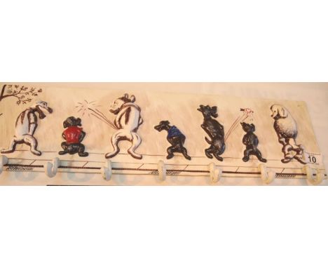 Cast iron dog hook rack, L: 58 cm. P&amp;P Group 2 (£18+VAT for the first lot and £2+VAT for subsequent lots) 