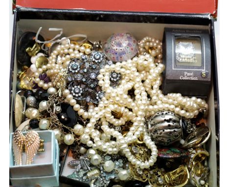 Box of costume jewellery. P&amp;P Group 1 (£14+VAT for the first lot and £1+VAT for subsequent lots) 