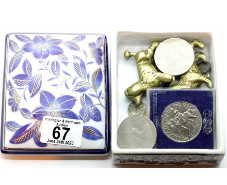 Ceramic box with brass and coin contents. P&amp;P Group 2 (£18+VAT for the first lot and £2+VAT for subsequent lots) 